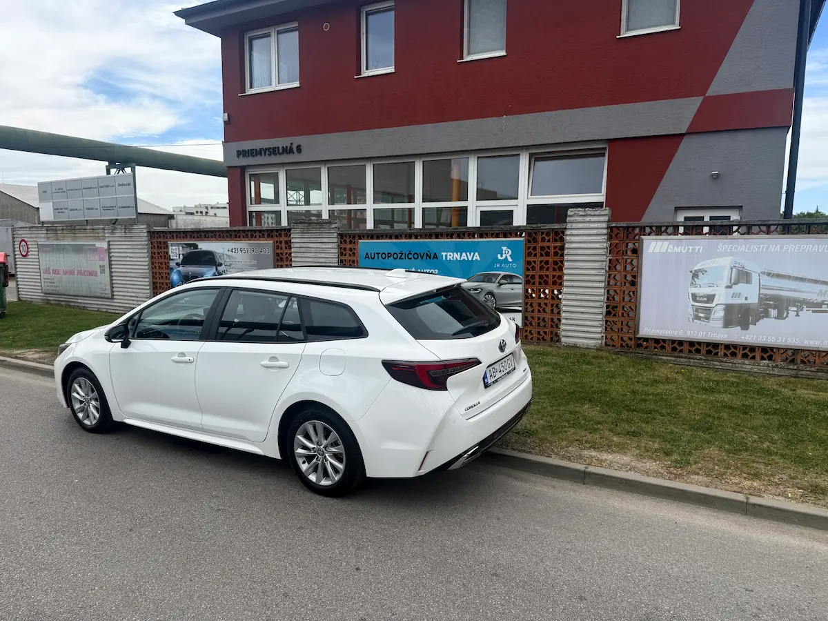 Toyota Corolla Combi Hybrid – fotka 3