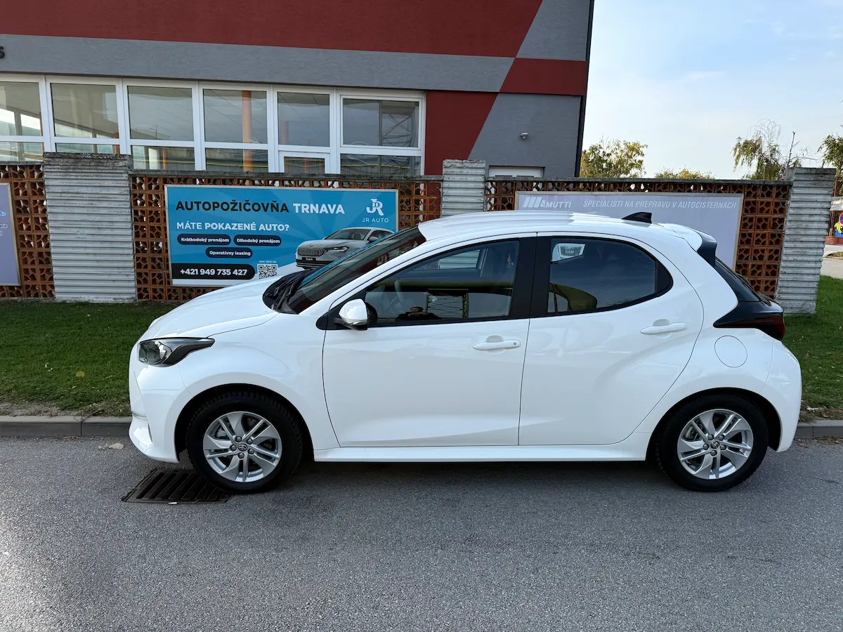 Toyota Yaris Hybrid – fotka 2