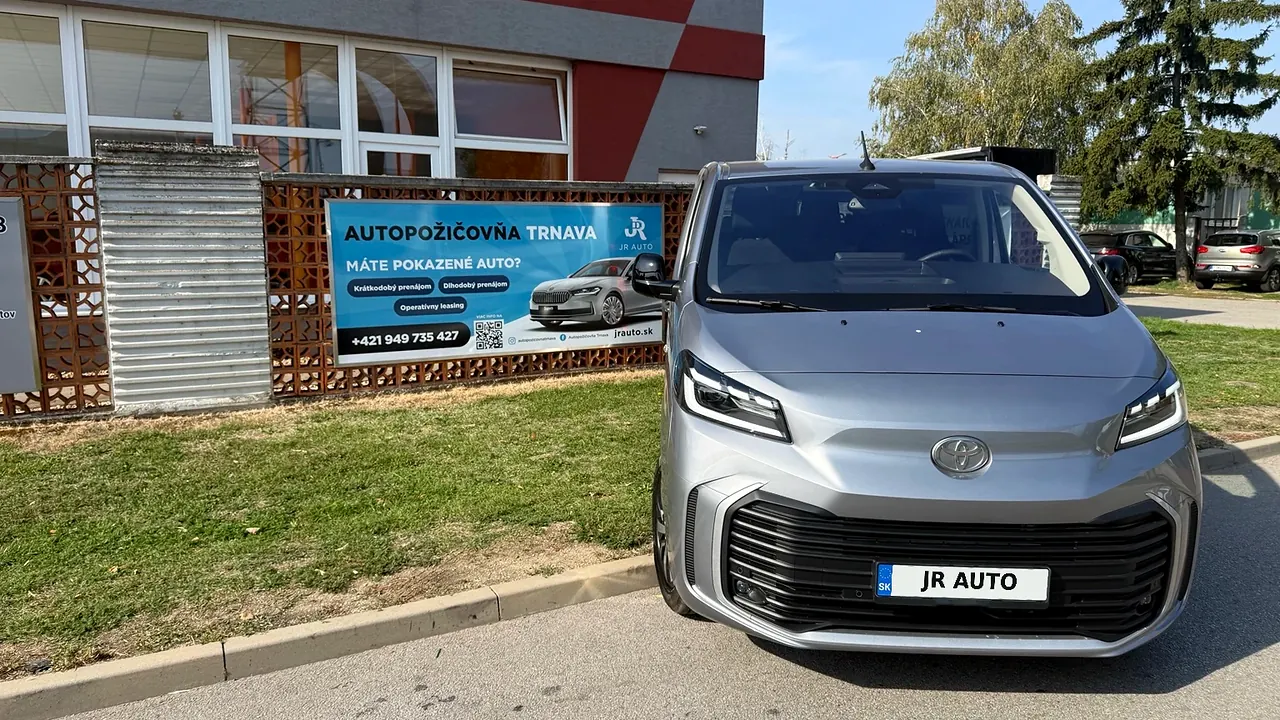 Toyota Proace Verso 9-miestna pred prevádzkou JR Auto v Trnave
